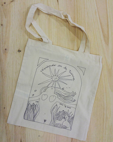 Viviendo en La Tierra (Spanish translation of Living on the Earth) Tote Bags